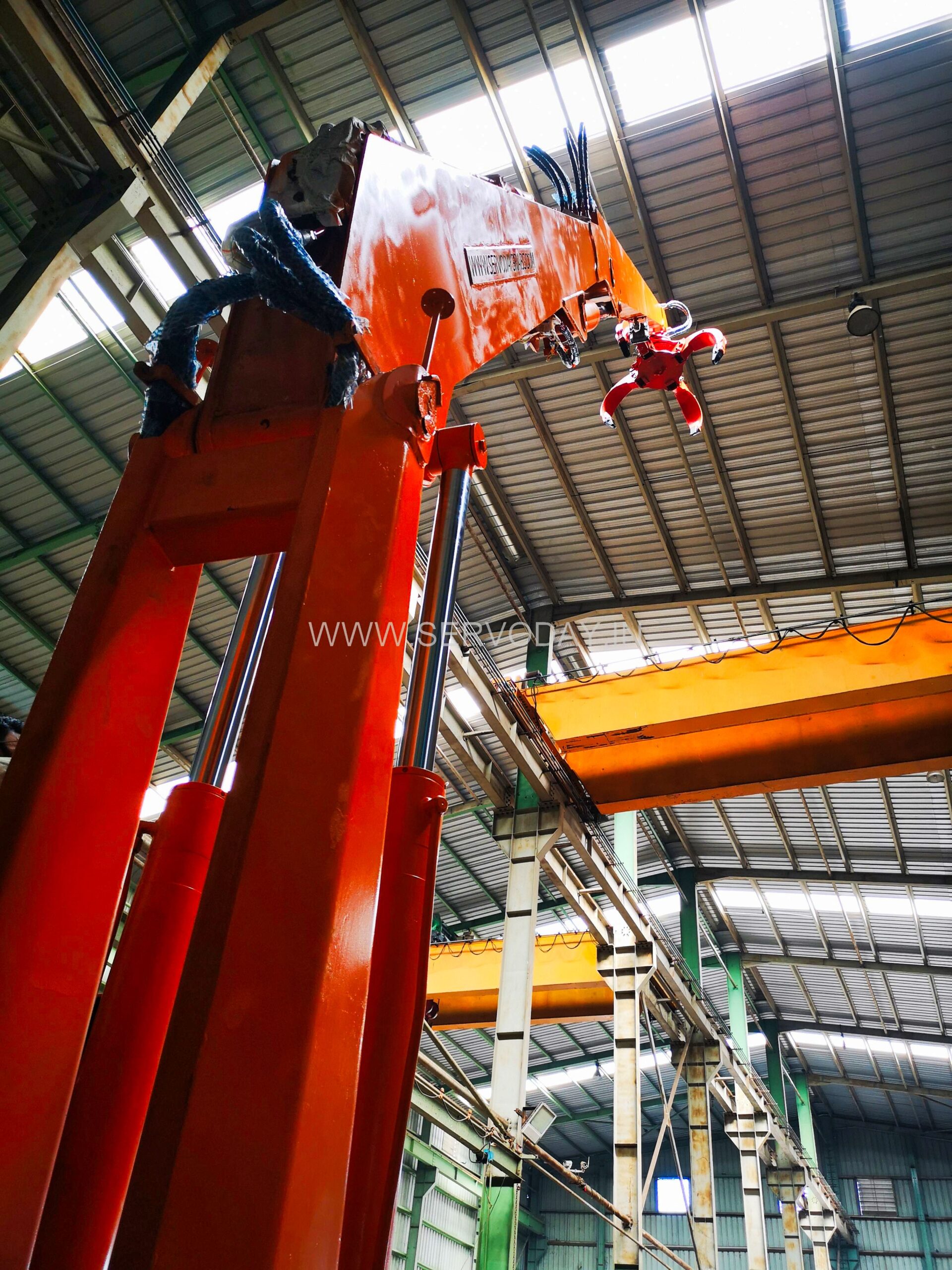 Stationary Mounted Crane with Grapple - 2